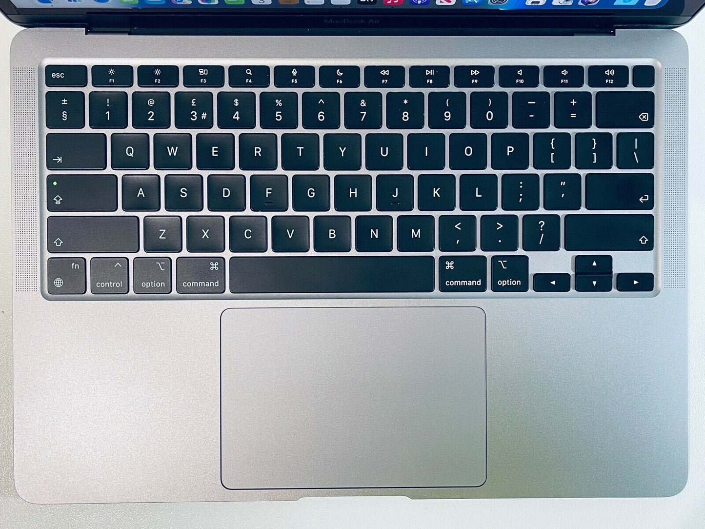 Apple MacBook Air 13" Retina M1 8-Core 7-GPU 8GB Ram 256GB SSD