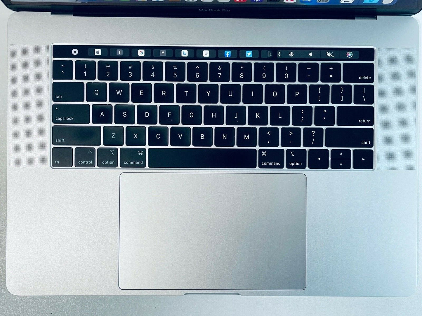 Apple MacBook Pro Retina 15" 2019 Touch Bar i7 6-Core 2.6Ghz 16GB 2TB SSD