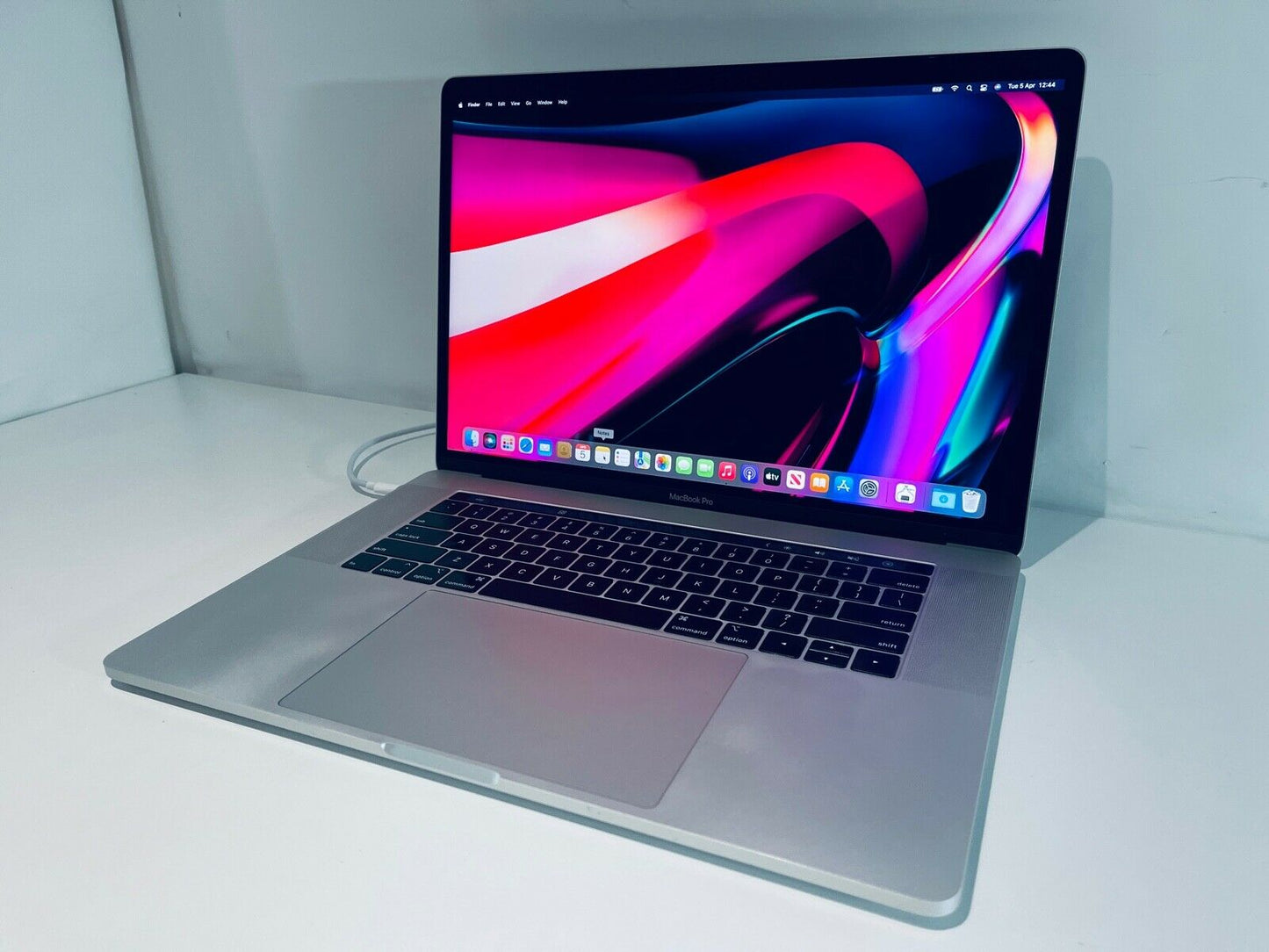 Apple MacBook Pro 15" 2018 Touch Bar ID i9 6-Core 2.9Ghz 32GB 4TB SSD