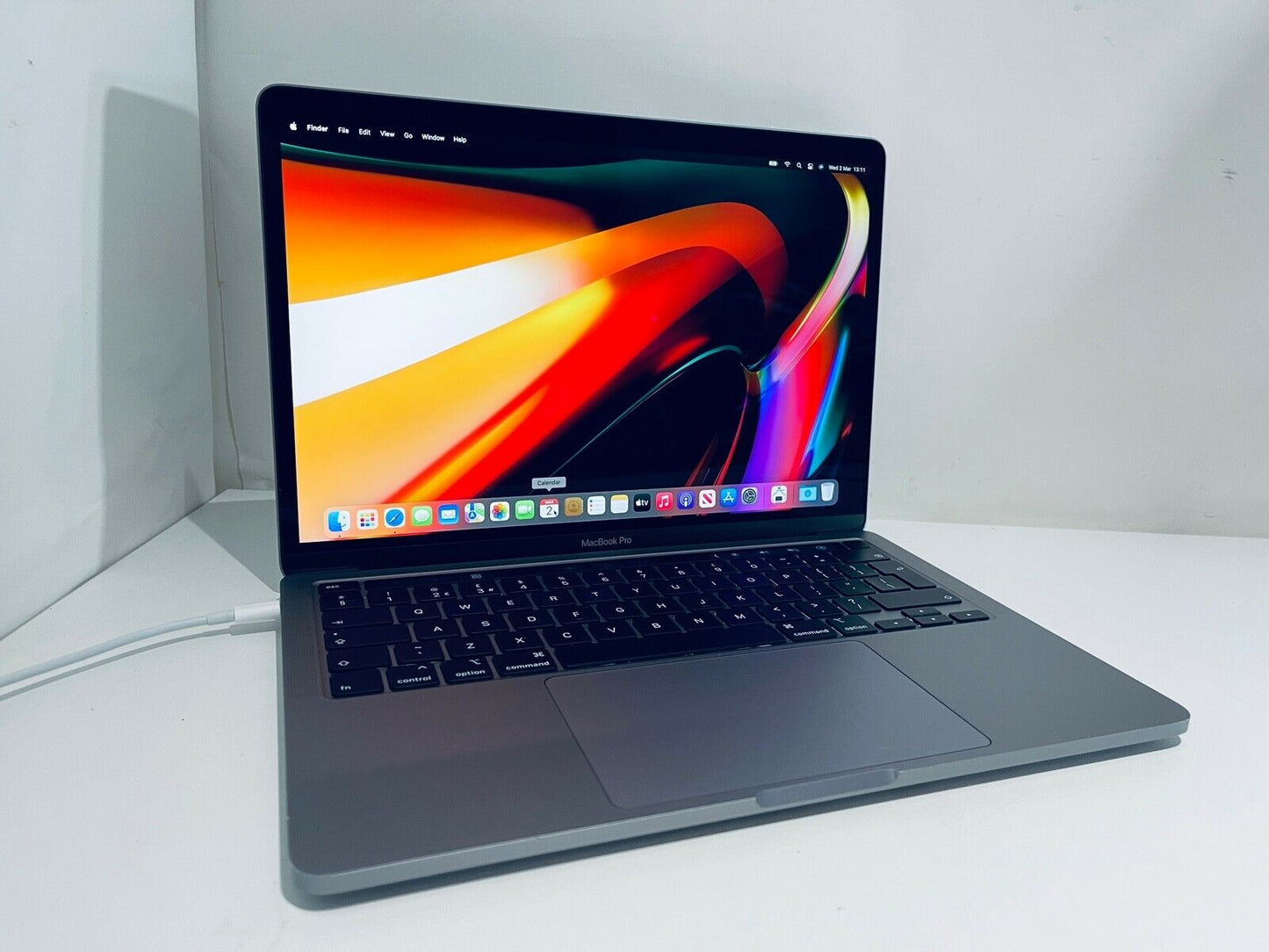 Apple MacBook Pro Retina 13" 2020 Touch Bar Quad Core i7 2.3Ghz 16GB 512GB SSD