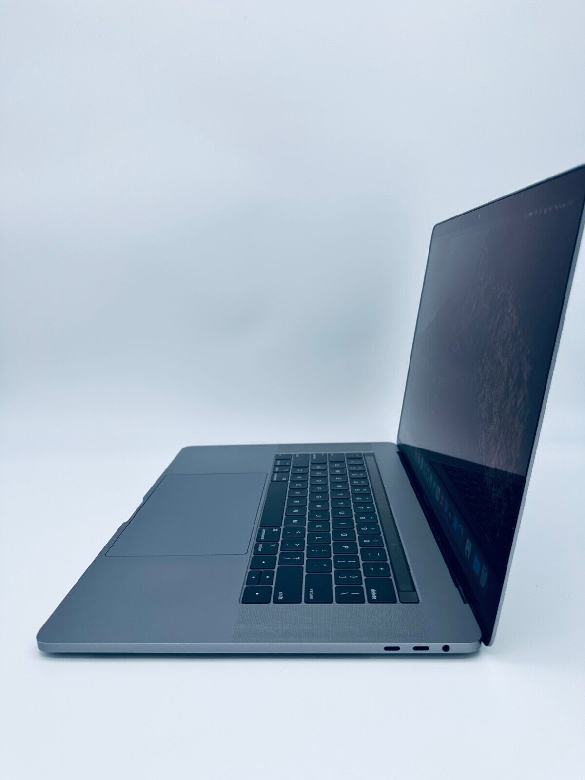 Apple MacBook Pro 15" 2018 Touch Bar ID i7 6-Core 2.2Ghz 32GB 256GB SSD
