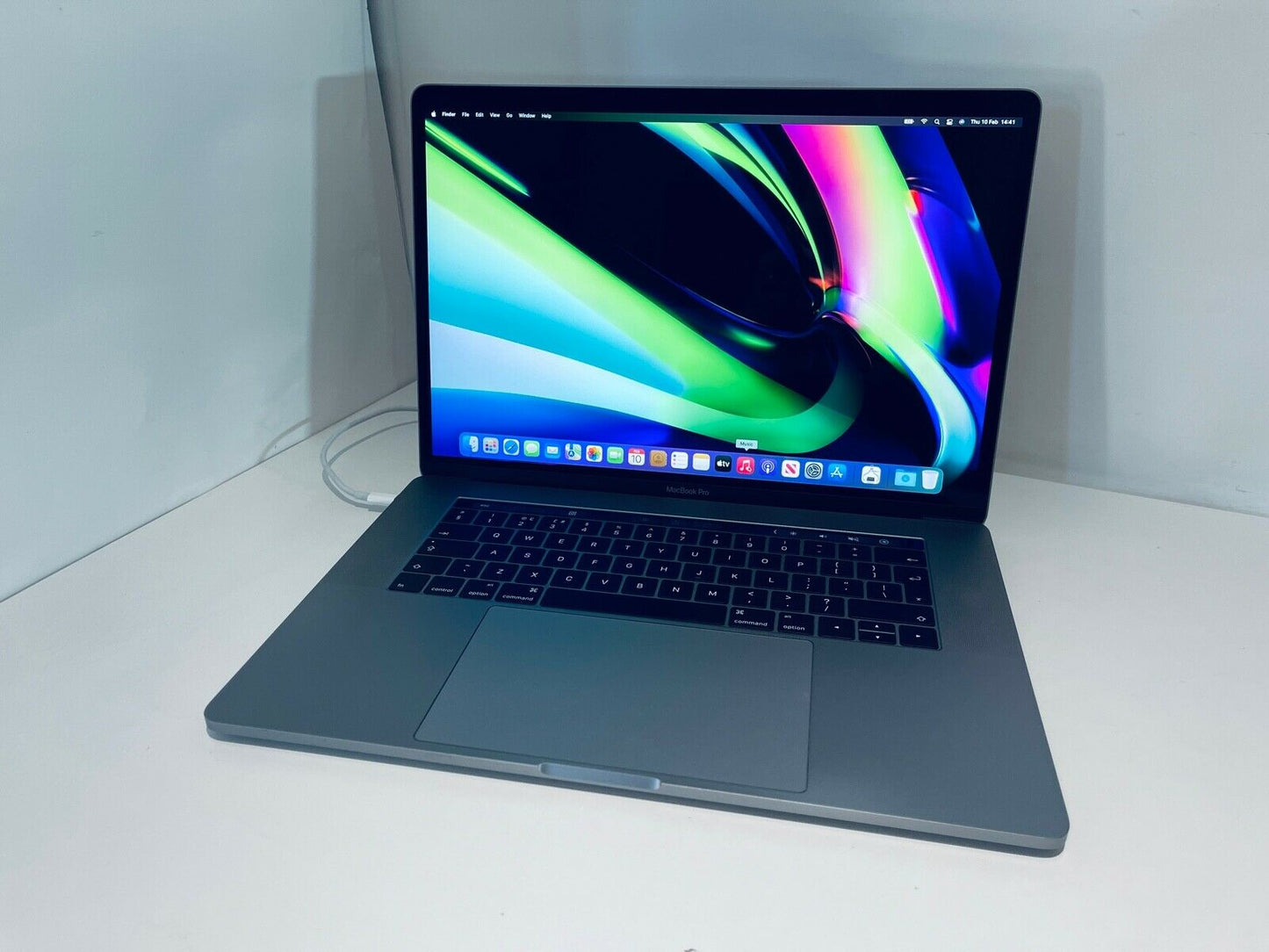 Apple MacBook Pro 15" Touch Bar ID i7 Quad Core 2.9Ghz 16GB 512GB