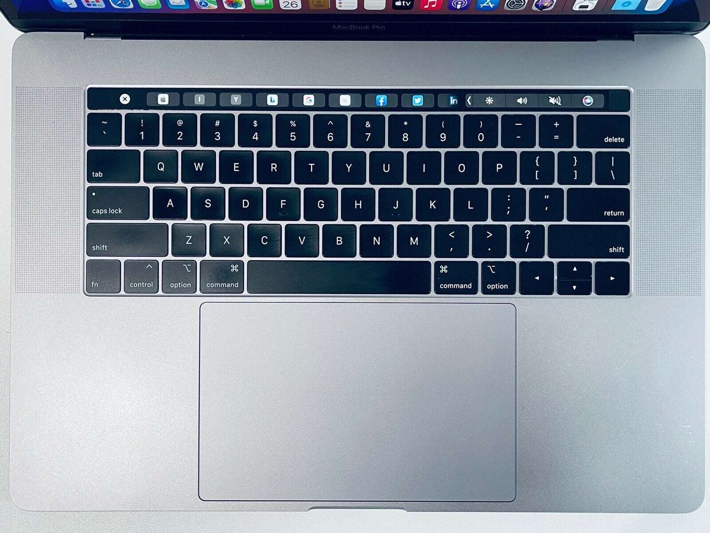 Apple MacBook Pro Retina 15" 2019 Touch Bar i7 6-Core 2.6Ghz 16GB 2TB SSD