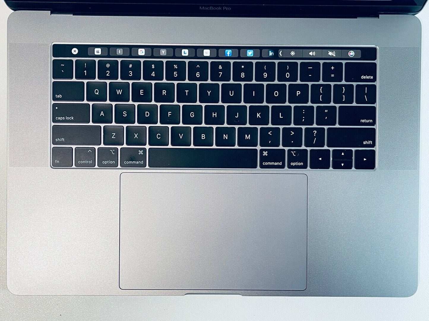 Apple MacBook Pro Retina 15" 2018 Touch Bar i9 6-Core 2.9Ghz 32GB 4TB SSD