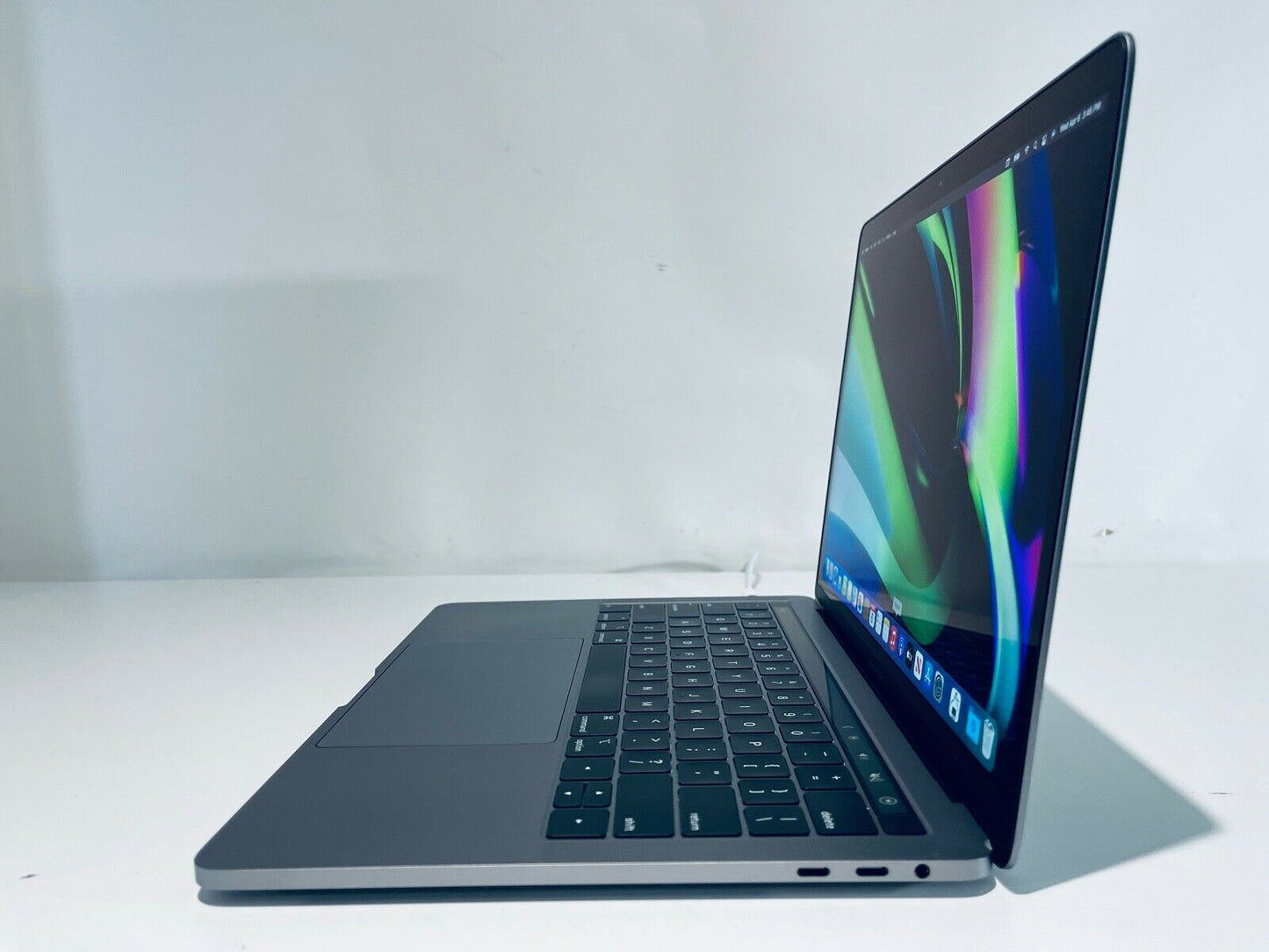 Apple MacBook Pro 13" 2019 Touch Bar Intel Quad Core i7 2.8Ghz 16GB 2TB SSD