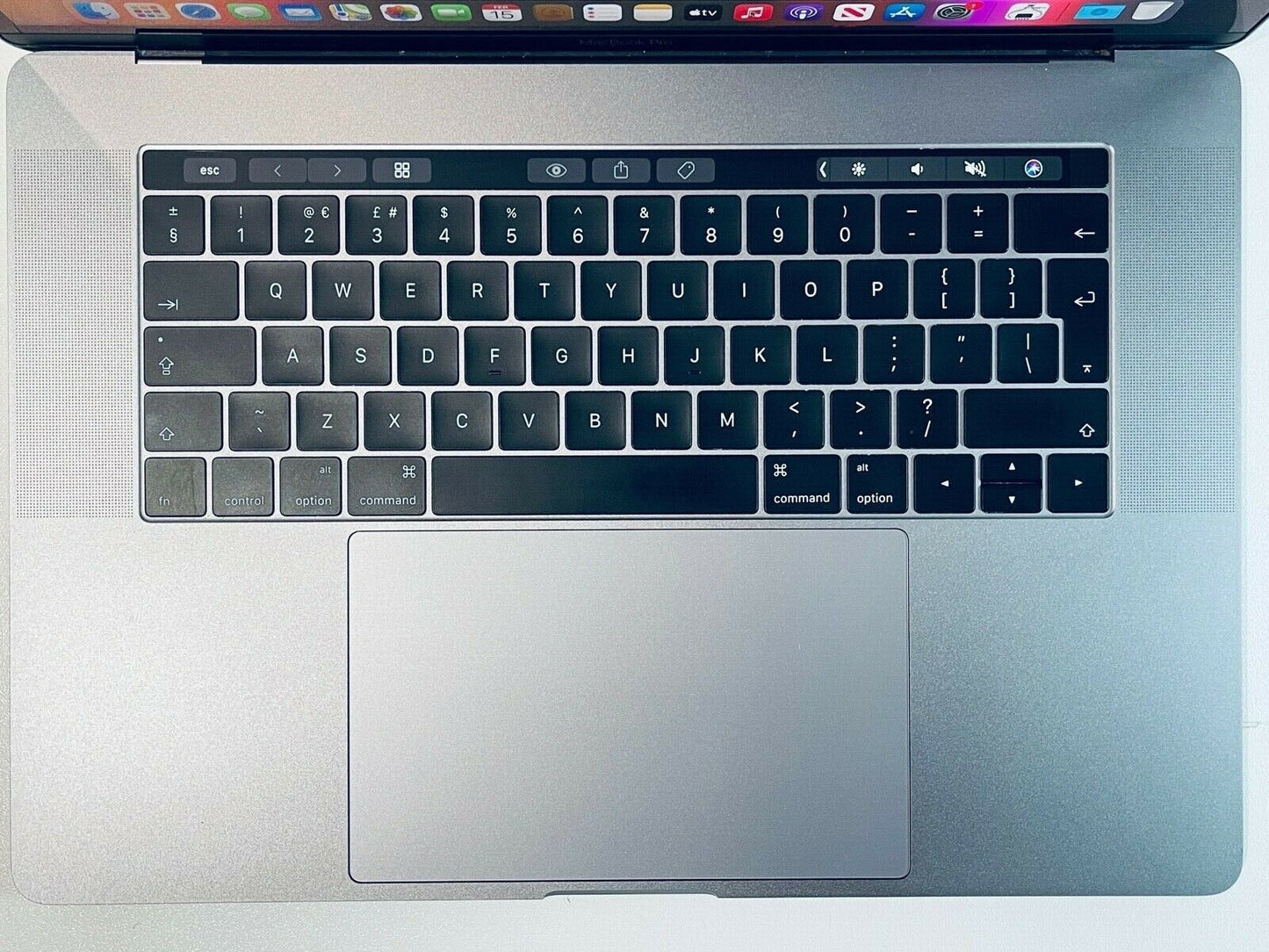 Apple MacBook Pro Retina 15" 2016 Touch Bar ID i7 Quad Core 2.6Ghz 16GB 256GB SSD