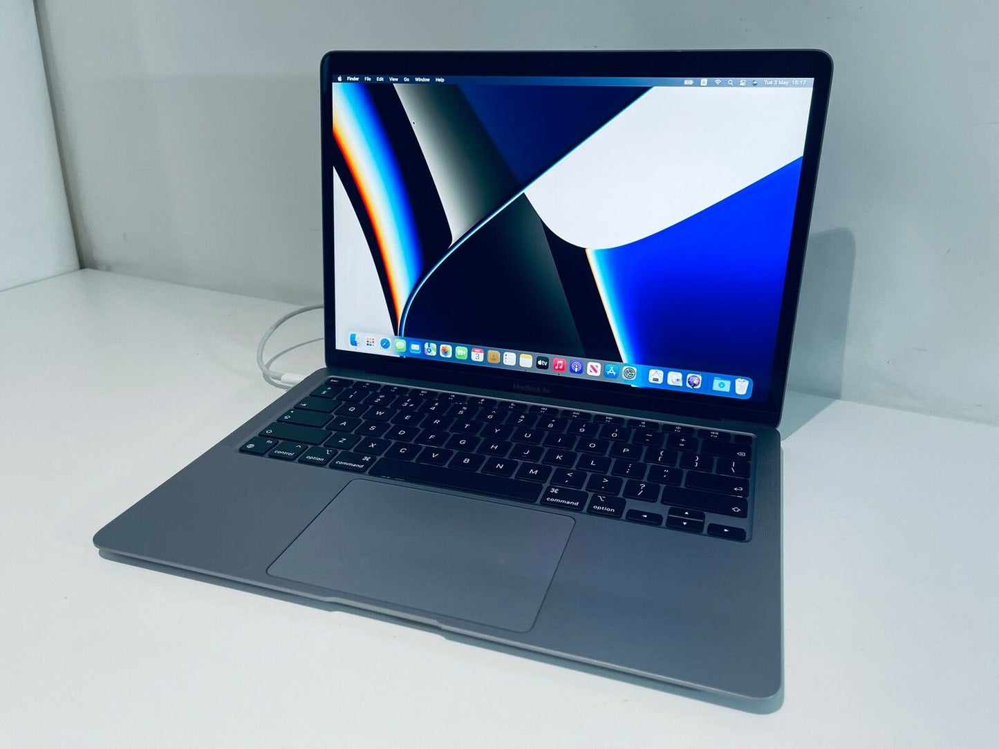 Apple MacBook Air 13" Retina M1 8-Core 7-GPU 8GB Ram 256GB SSD
