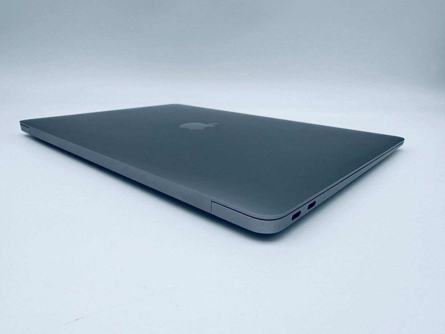 Apple MacBook Air 13" Retina M1 8-Core CPU 7-GPU 8GB Ram 256GB SSD