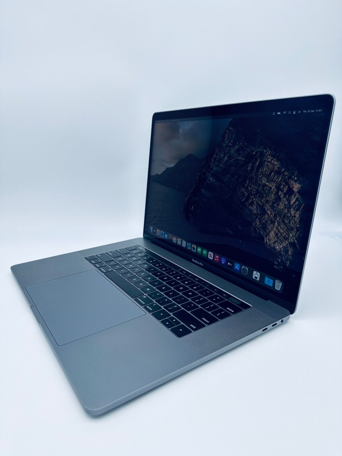 Apple MacBook Pro 15" 2018 Touch Bar ID i7 6-Core 2.2Ghz 32GB 256GB SSD
