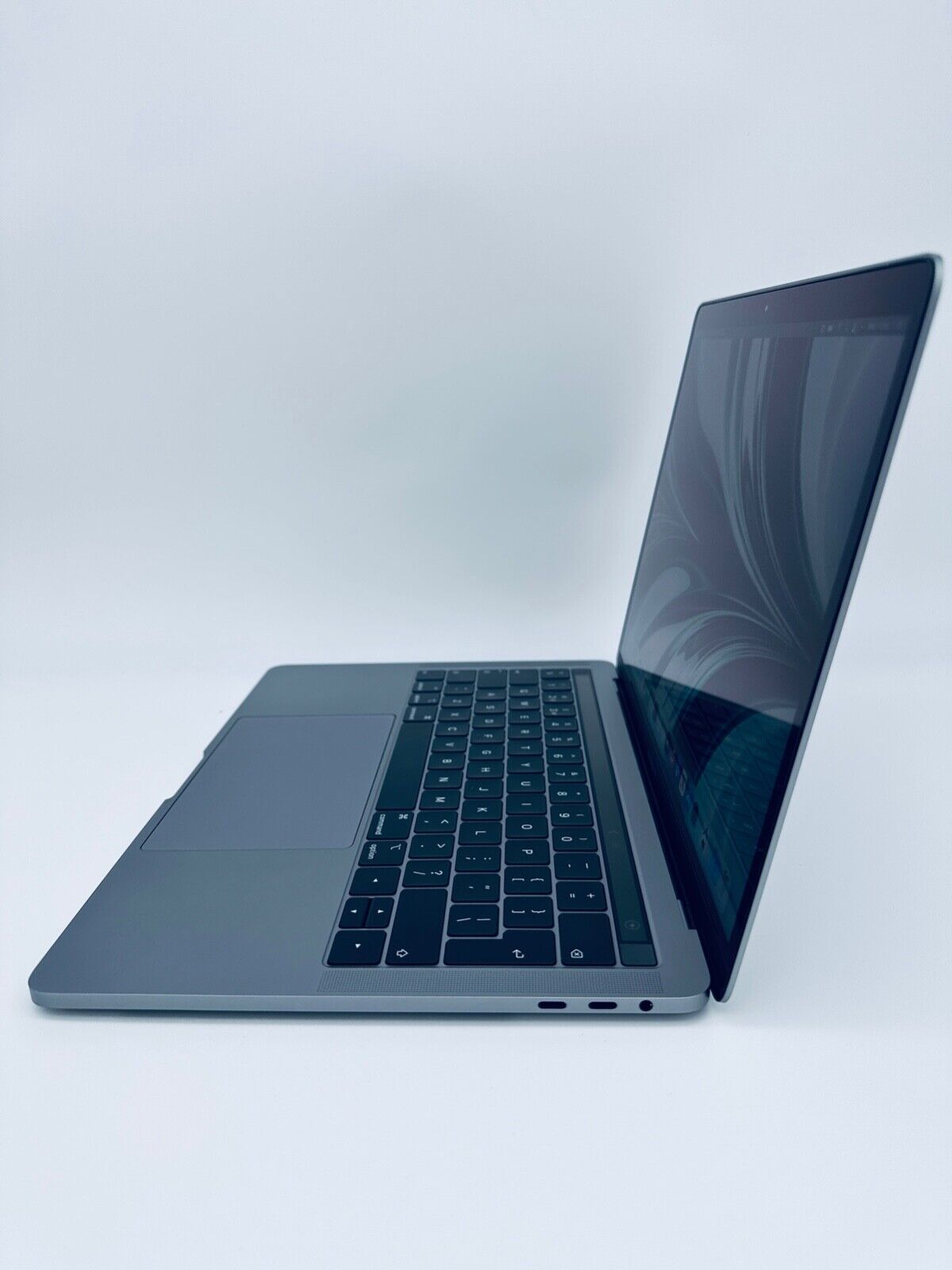 Apple MacBook Pro 13" 2018 Touch Bar Intel Core i5 2.3Ghz 8GB 256GB SSD